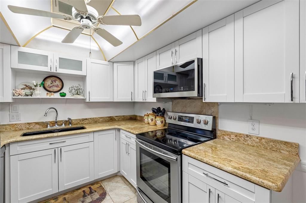 For Sale: $629,000 (2 beds, 2 baths, 1380 Square Feet)