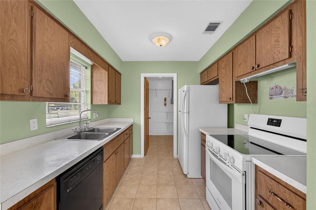 For Sale: $299,900 (4 beds, 2 baths, 1820 Square Feet)