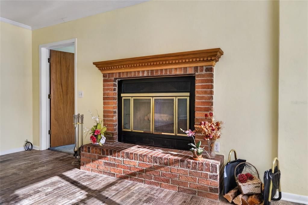 For Sale: $299,900 (4 beds, 2 baths, 1820 Square Feet)