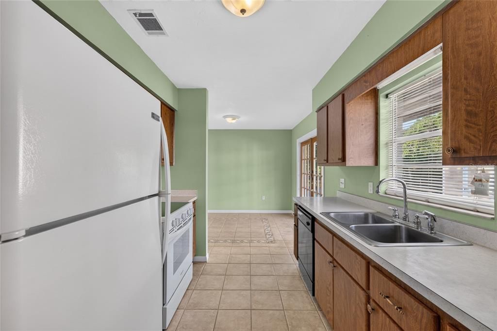 For Sale: $299,900 (4 beds, 2 baths, 1820 Square Feet)