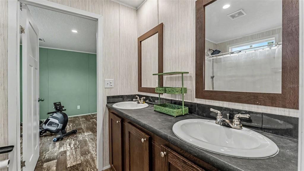 На продажу: $379,900 (4 спален, 3 ванн, 2128 Квадратных фут)