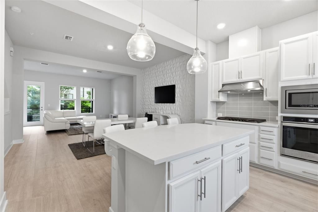 For Sale: $695,000 (3 beds, 3 baths, 1868 Square Feet)