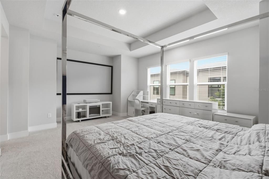 For Sale: $695,000 (3 beds, 3 baths, 1868 Square Feet)