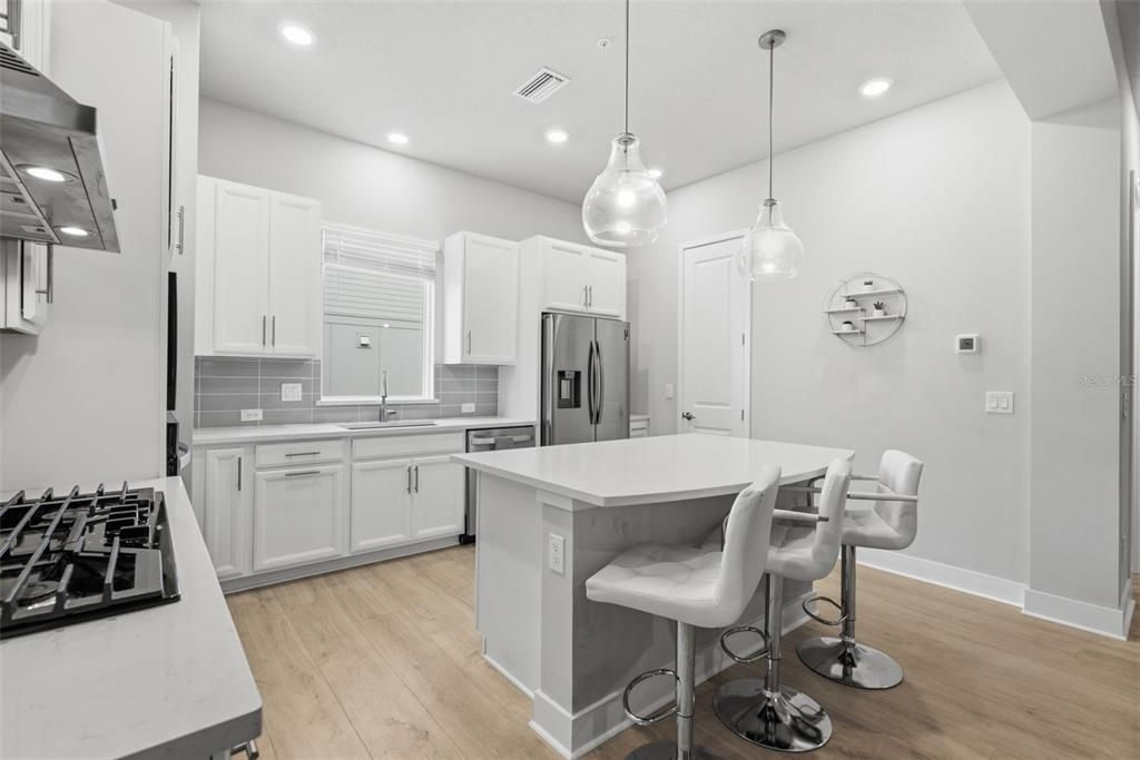 For Sale: $695,000 (3 beds, 3 baths, 1868 Square Feet)