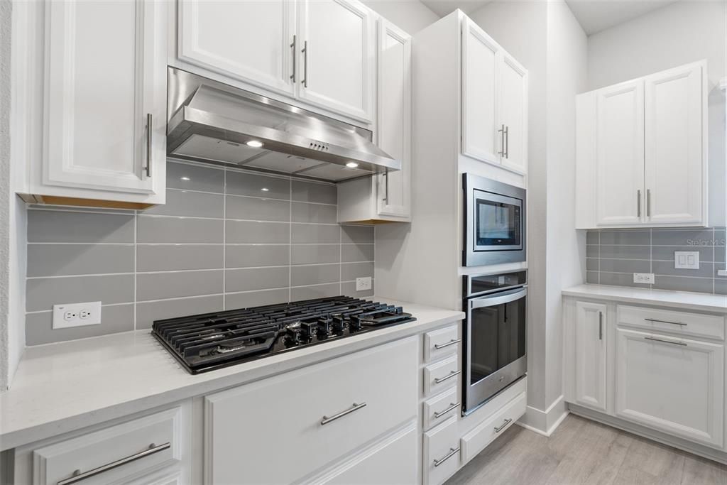 For Sale: $695,000 (3 beds, 3 baths, 1868 Square Feet)
