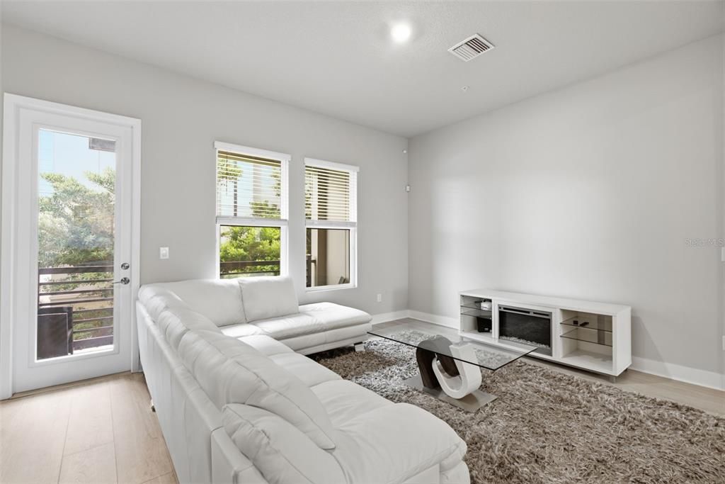 For Sale: $695,000 (3 beds, 3 baths, 1868 Square Feet)