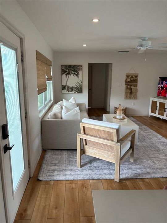 В аренду: $2,800 (2 спален, 2 ванн, 1393 Квадратных фут)