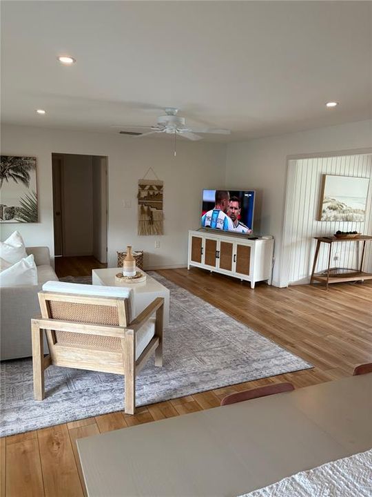 В аренду: $2,800 (2 спален, 2 ванн, 1393 Квадратных фут)