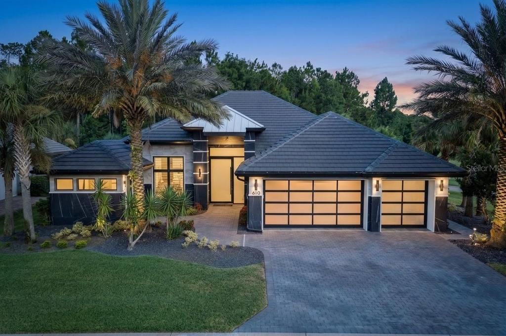 Recently Sold: $1,585,000 (3 beds, 3 baths, 2806 Square Feet)