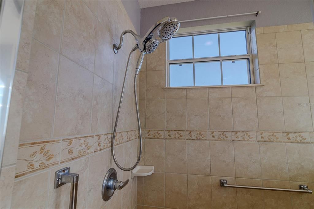 En Venta: $350,000 (3 camas, 2 baños, 2101 Pies cuadrados)