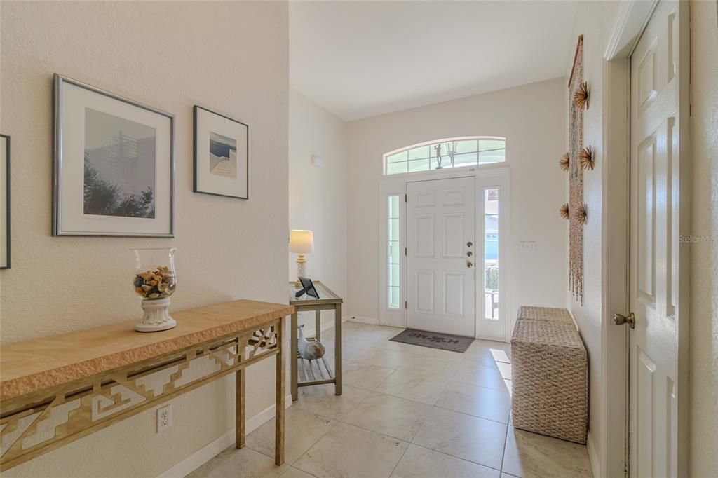 En Venta: $350,000 (3 camas, 2 baños, 2101 Pies cuadrados)
