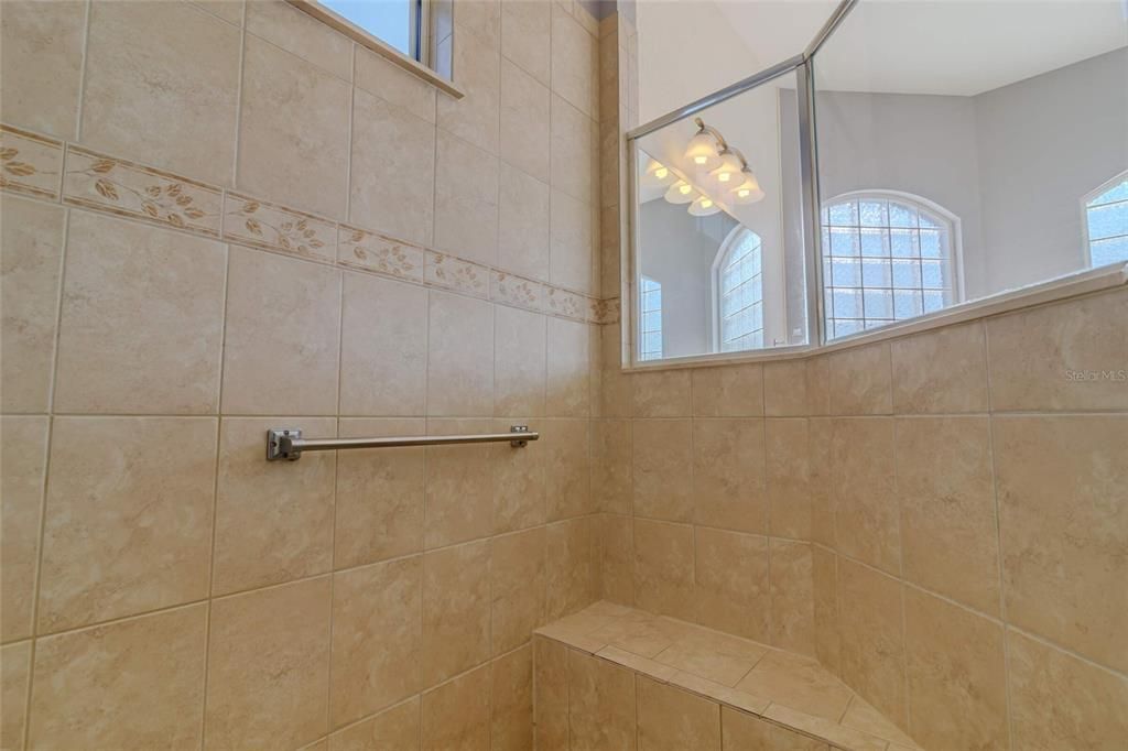 En Venta: $350,000 (3 camas, 2 baños, 2101 Pies cuadrados)