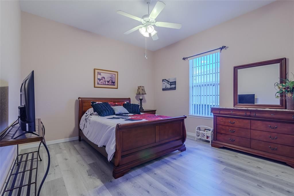 En Venta: $350,000 (3 camas, 2 baños, 2101 Pies cuadrados)