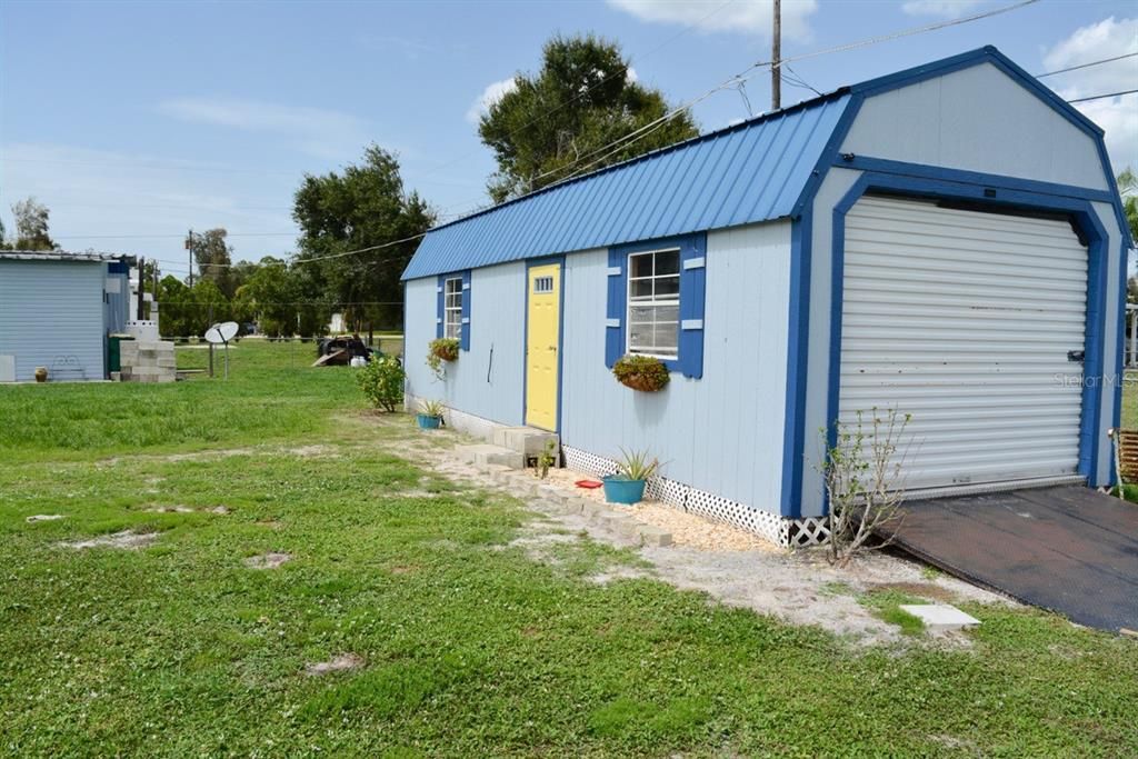 For Sale: $149,900 (2 beds, 2 baths, 936 Square Feet)