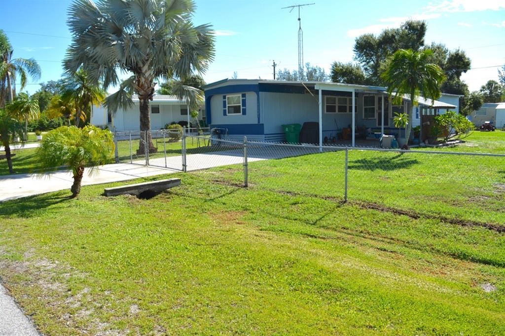 For Sale: $149,900 (2 beds, 2 baths, 936 Square Feet)