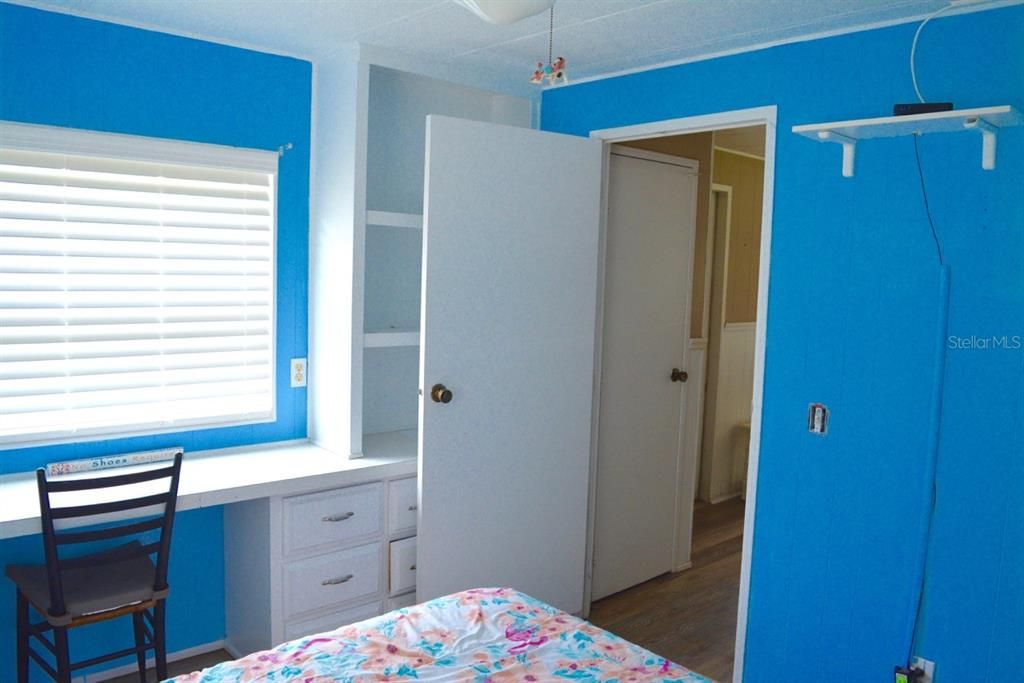 For Sale: $149,900 (2 beds, 2 baths, 936 Square Feet)