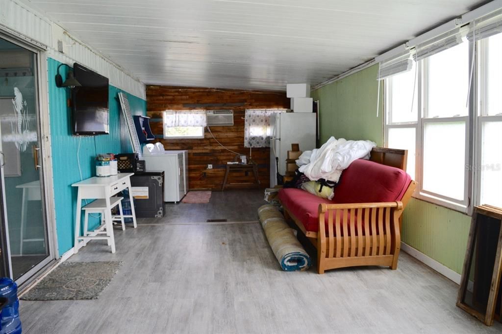 For Sale: $149,900 (2 beds, 2 baths, 936 Square Feet)
