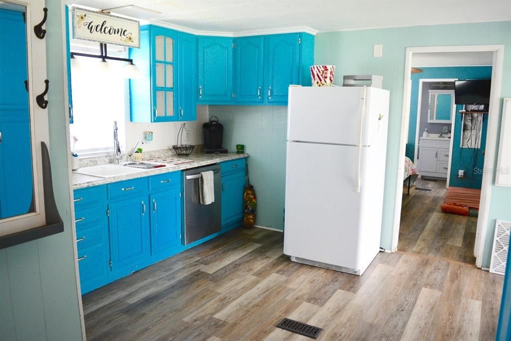 For Sale: $149,900 (2 beds, 2 baths, 936 Square Feet)
