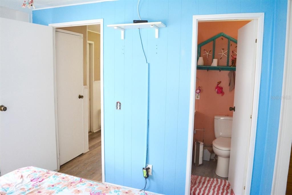 For Sale: $149,900 (2 beds, 2 baths, 936 Square Feet)