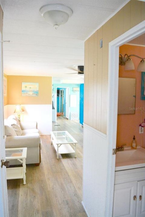 For Sale: $149,900 (2 beds, 2 baths, 936 Square Feet)