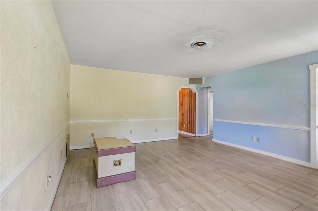 Activo con contrato: $229,900 (2 camas, 1 baños, 1284 Pies cuadrados)