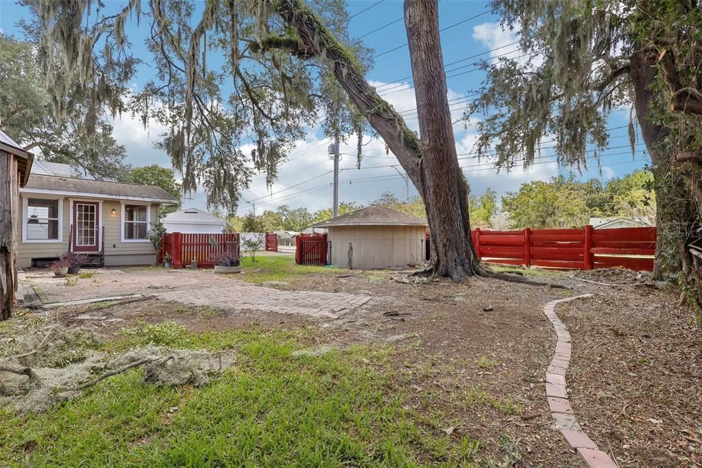 Activo con contrato: $229,900 (2 camas, 1 baños, 1284 Pies cuadrados)