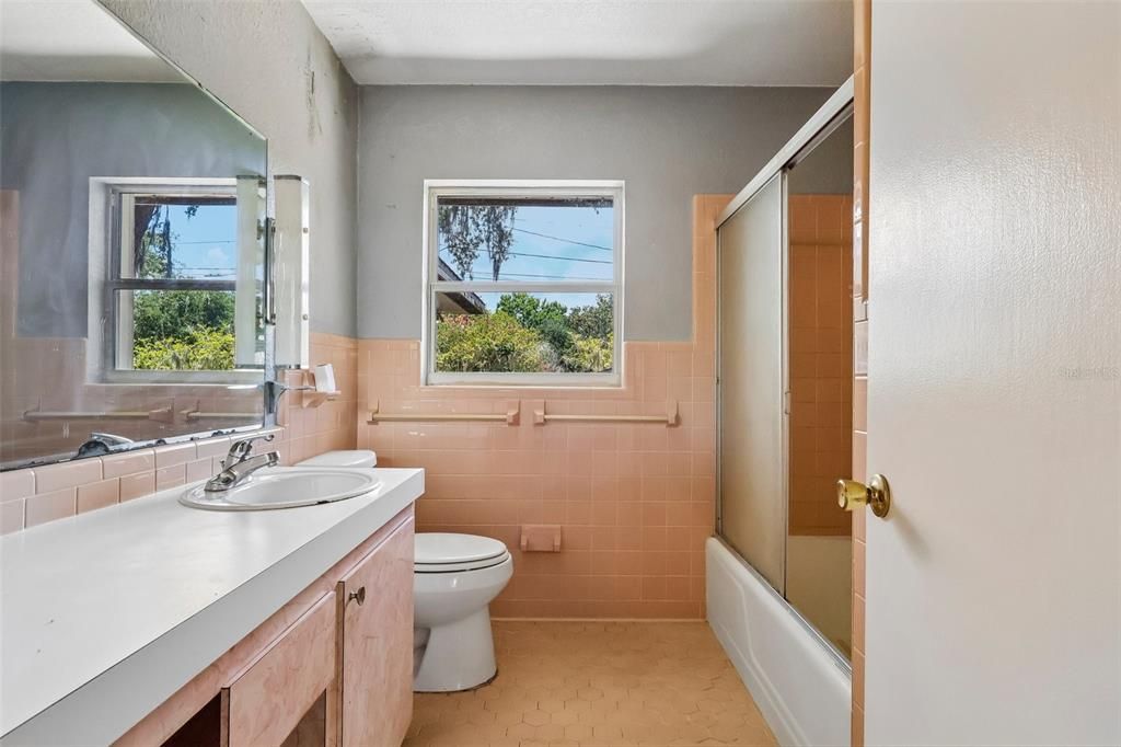 Activo con contrato: $229,900 (2 camas, 1 baños, 1284 Pies cuadrados)