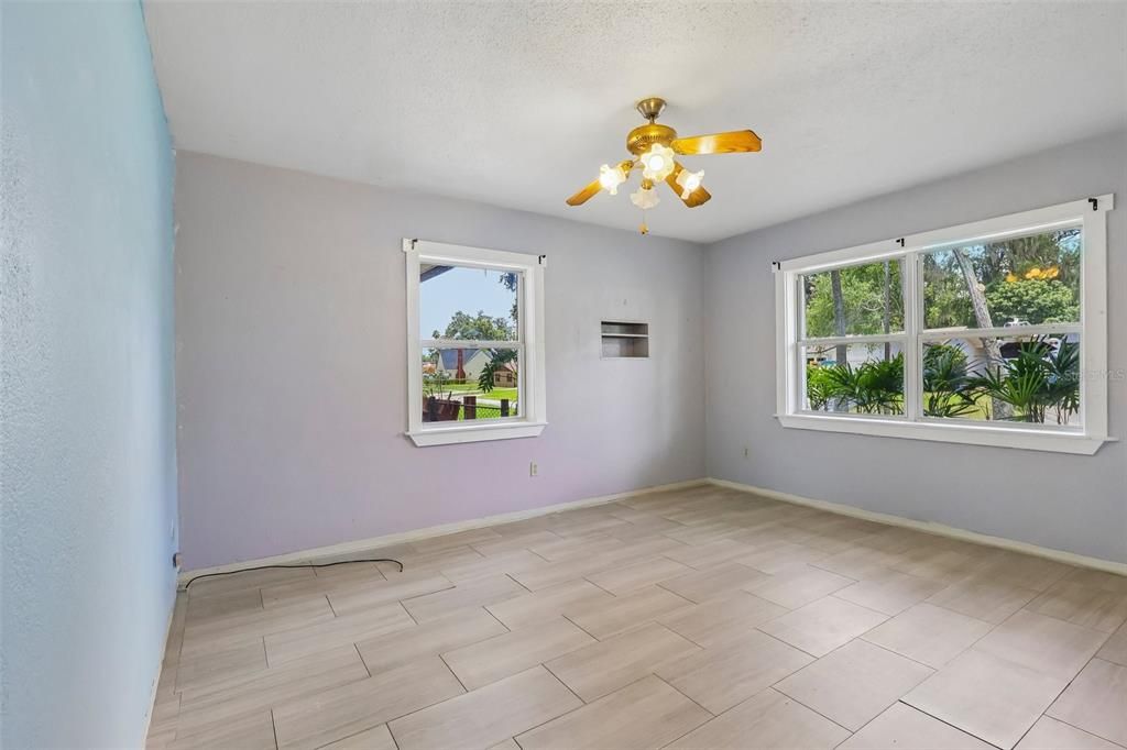 Activo con contrato: $229,900 (2 camas, 1 baños, 1284 Pies cuadrados)