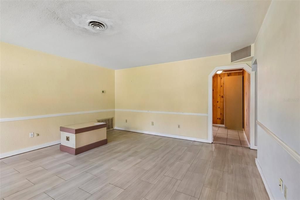 Activo con contrato: $229,900 (2 camas, 1 baños, 1284 Pies cuadrados)