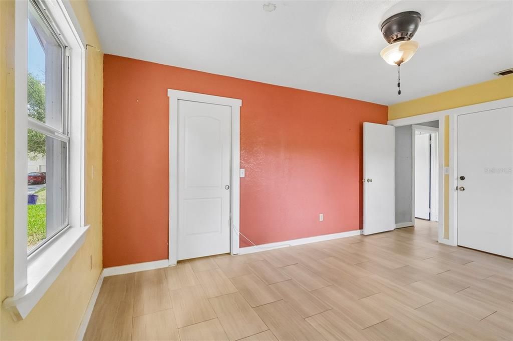 Activo con contrato: $229,900 (2 camas, 1 baños, 1284 Pies cuadrados)