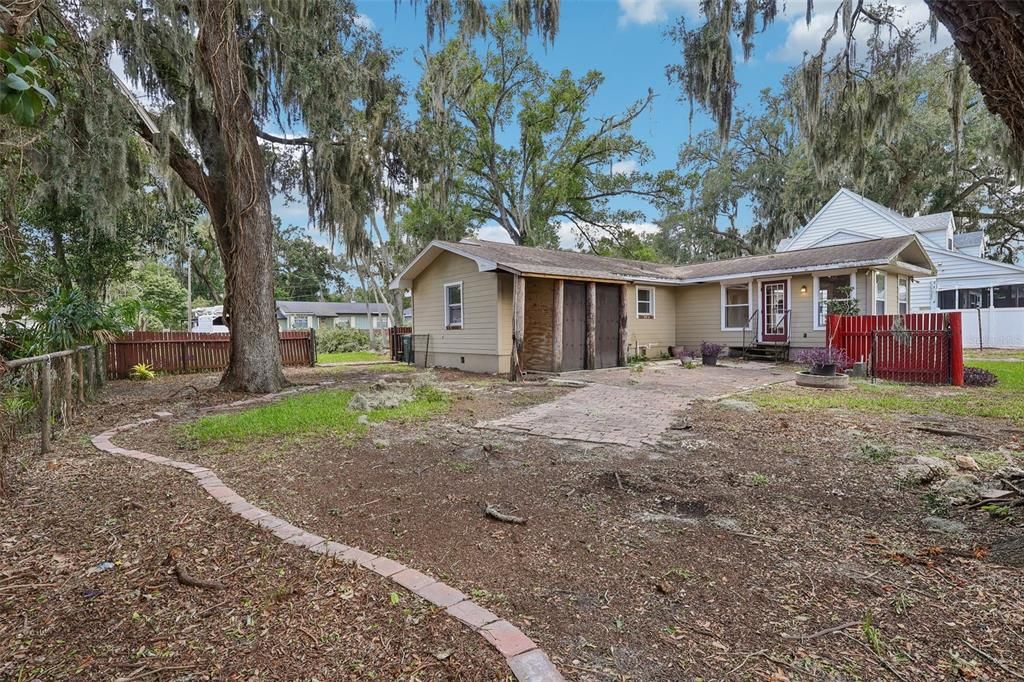 Activo con contrato: $229,900 (2 camas, 1 baños, 1284 Pies cuadrados)