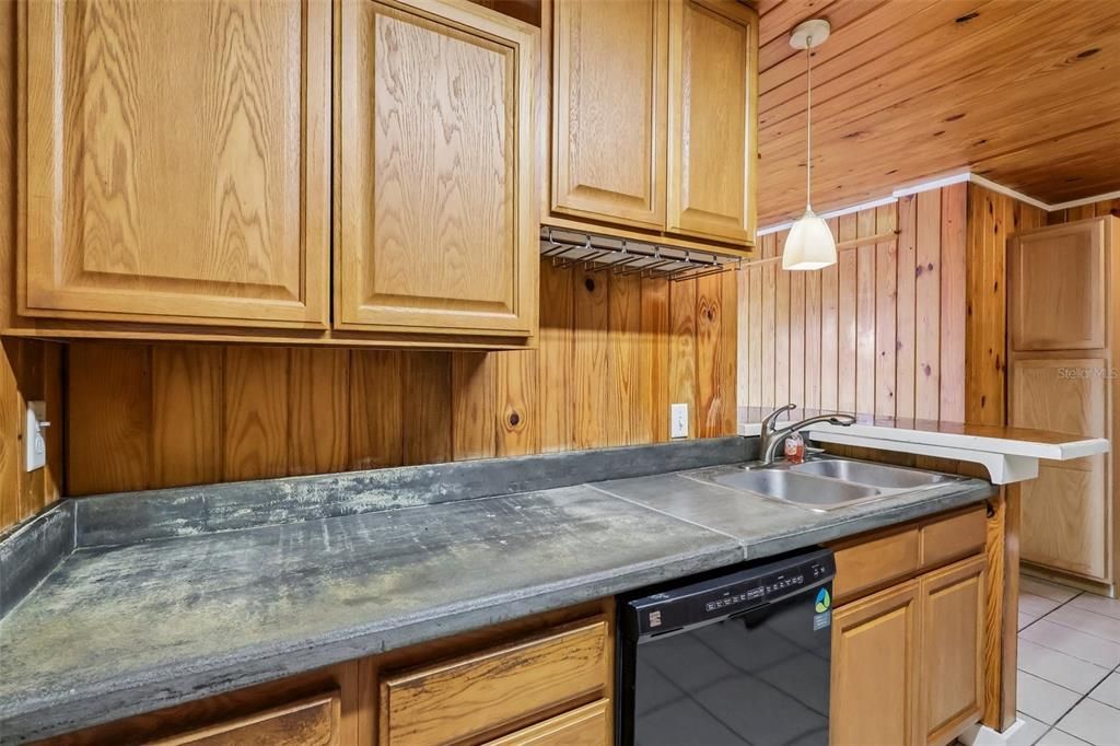 Activo con contrato: $229,900 (2 camas, 1 baños, 1284 Pies cuadrados)
