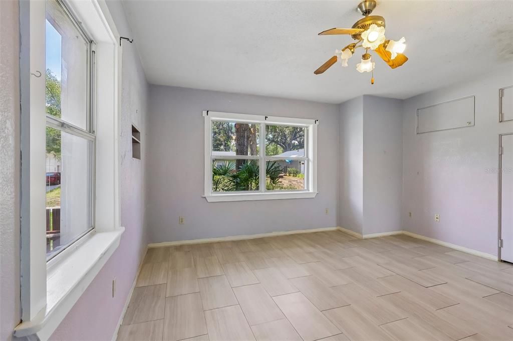 Activo con contrato: $229,900 (2 camas, 1 baños, 1284 Pies cuadrados)