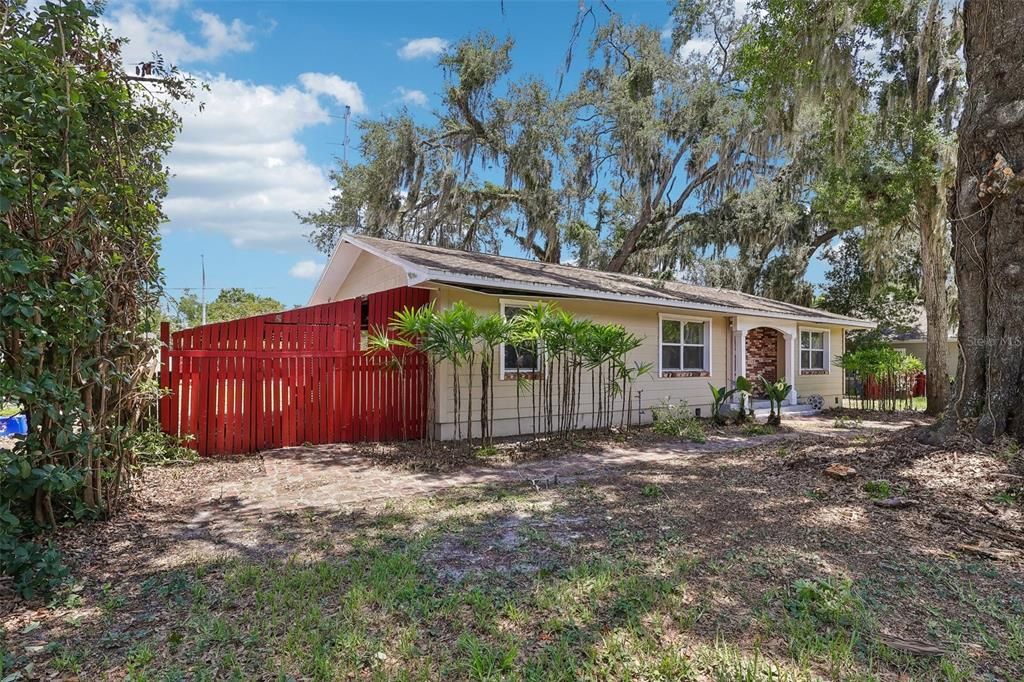 Activo con contrato: $229,900 (2 camas, 1 baños, 1284 Pies cuadrados)