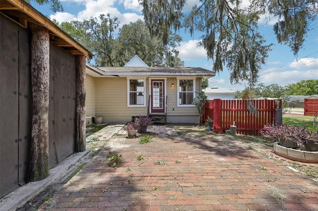 Activo con contrato: $229,900 (2 camas, 1 baños, 1284 Pies cuadrados)