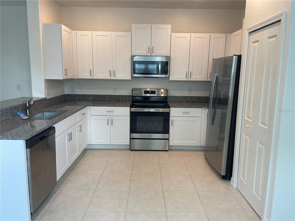 В аренду: $1,950 (2 спален, 2 ванн, 1541 Квадратных фут)