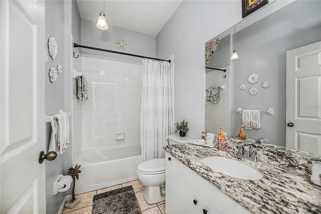 На продажу: $299,900 (2 спален, 2 ванн, 1364 Квадратных фут)