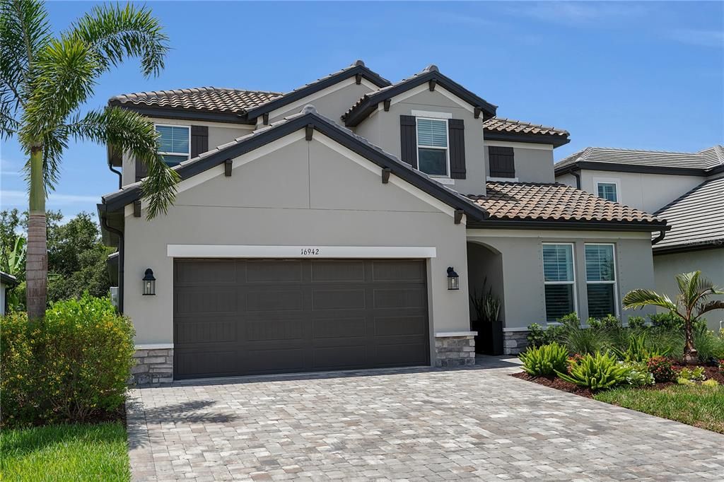 For Sale: $740,000 (4 beds, 3 baths, 2559 Square Feet)