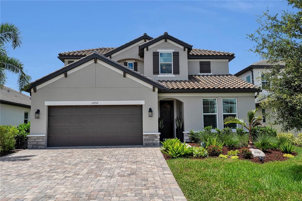 For Sale: $740,000 (4 beds, 3 baths, 2559 Square Feet)