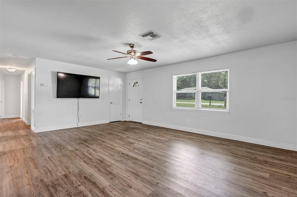 For Sale: $259,000 (3 beds, 2 baths, 1132 Square Feet)