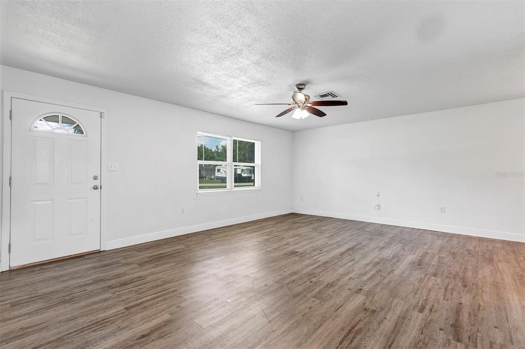 For Sale: $259,000 (3 beds, 2 baths, 1132 Square Feet)