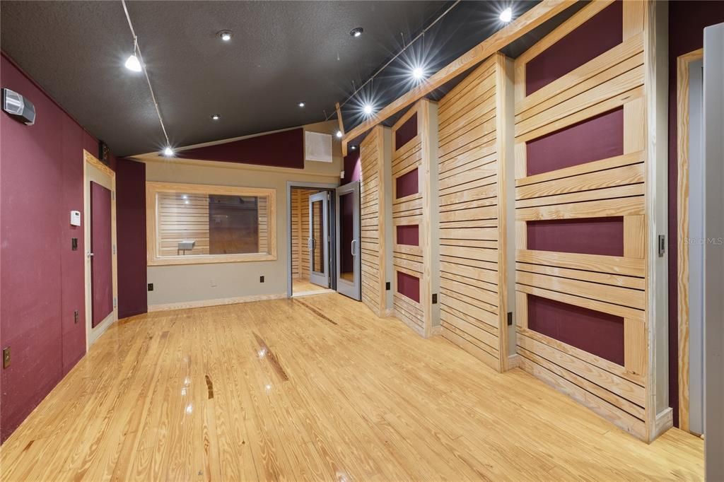 For Sale: $550,000 (0 beds, 0 baths, 1568 Square Feet)