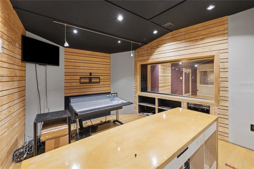 For Sale: $550,000 (0 beds, 0 baths, 1568 Square Feet)