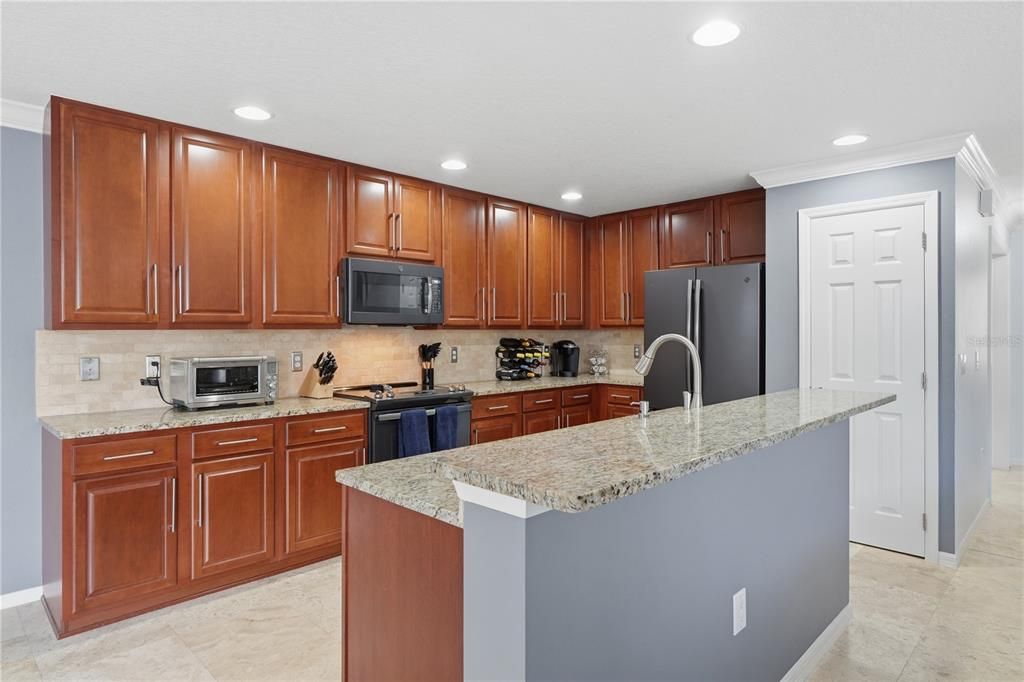 For Sale: $389,900 (3 beds, 2 baths, 1649 Square Feet)