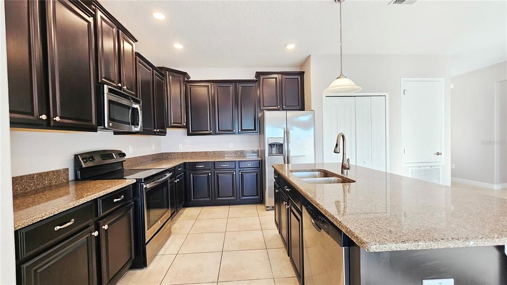 For Rent: $3,800 (4 beds, 3 baths, 2860 Square Feet)