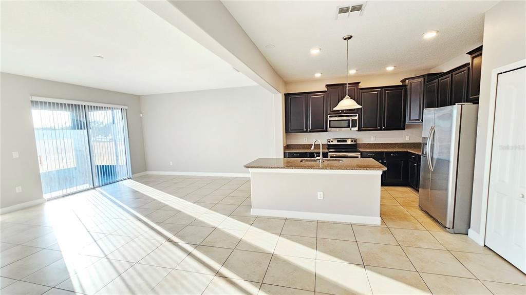 For Rent: $3,800 (4 beds, 3 baths, 2860 Square Feet)
