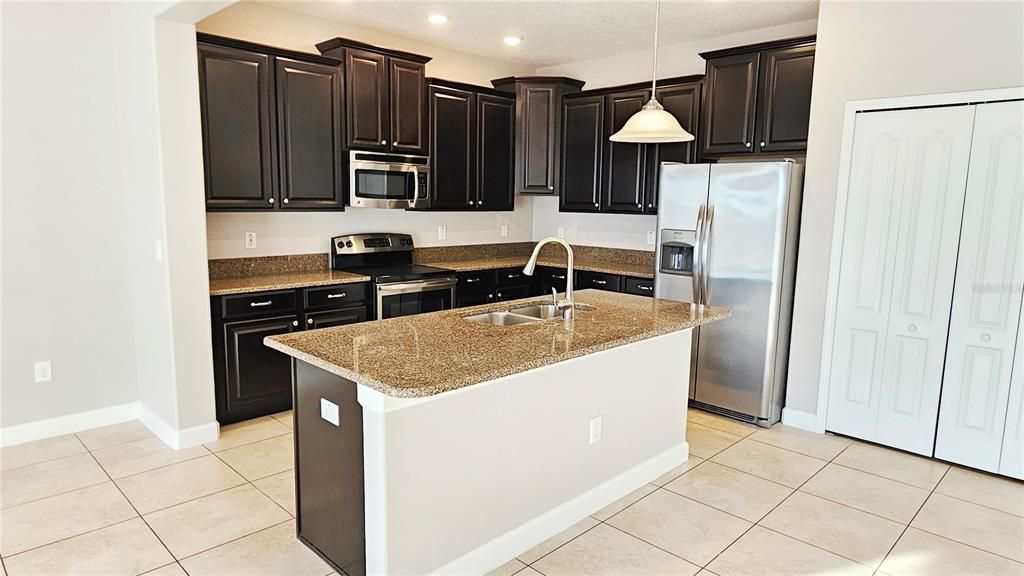 For Rent: $3,800 (4 beds, 3 baths, 2860 Square Feet)