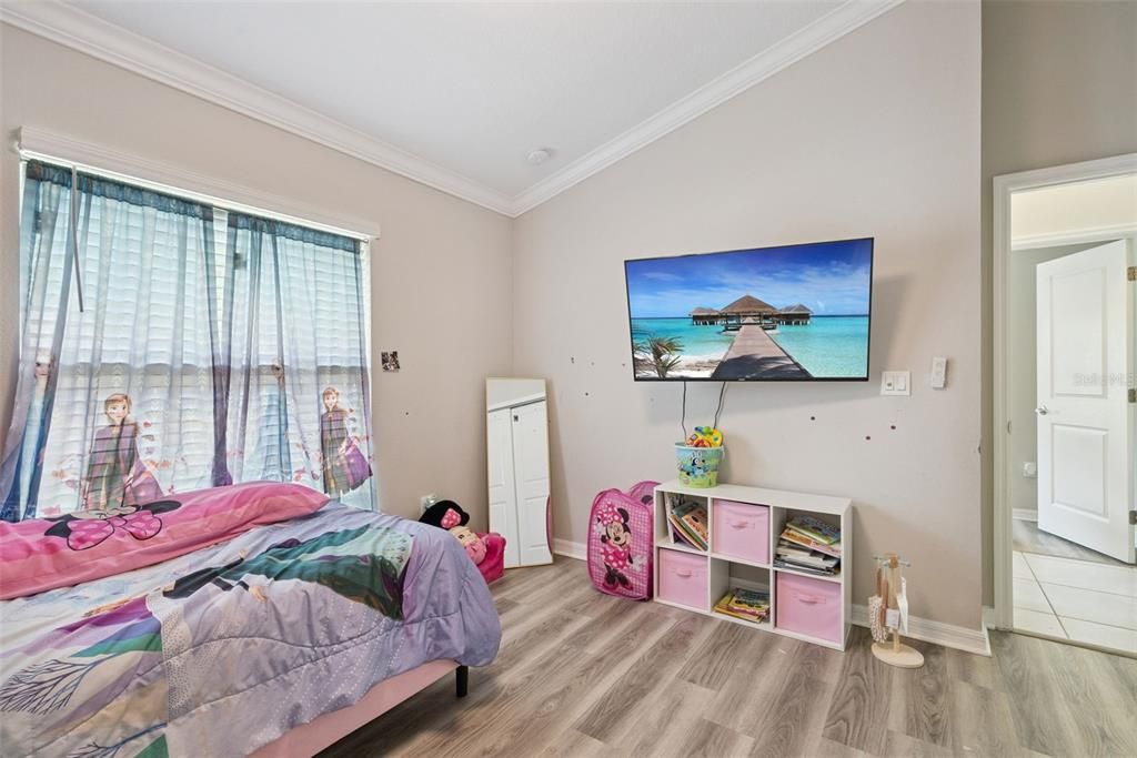 For Sale: $300,000 (3 beds, 2 baths, 1582 Square Feet)