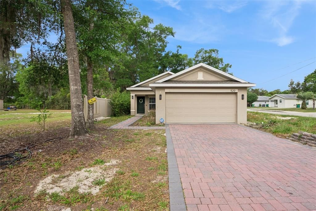 For Sale: $300,000 (3 beds, 2 baths, 1582 Square Feet)