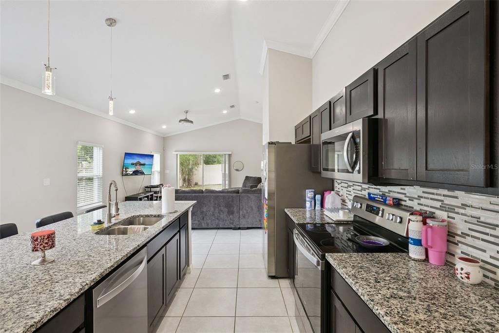For Sale: $300,000 (3 beds, 2 baths, 1582 Square Feet)